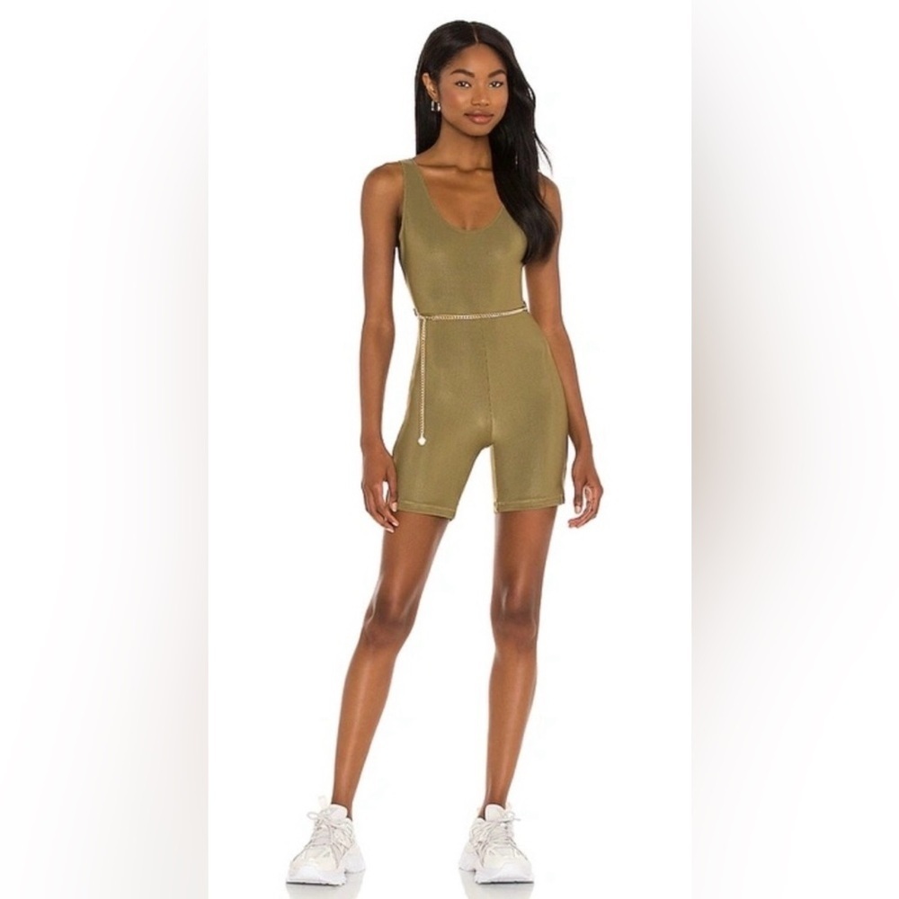 NWT WeWoreWhat Scoop Bodysuit solid rib green‎ with gold chain belt, Size S